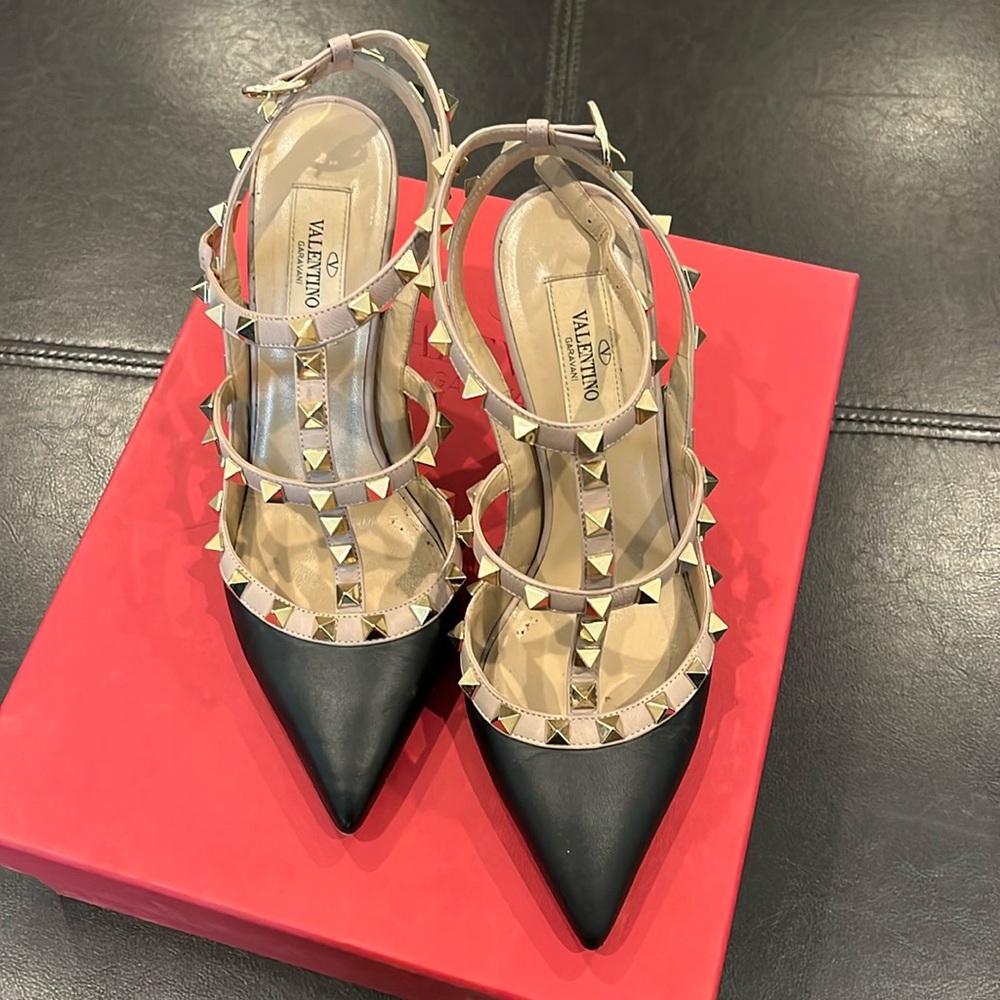 Matte leather Valentino Rockstud pump